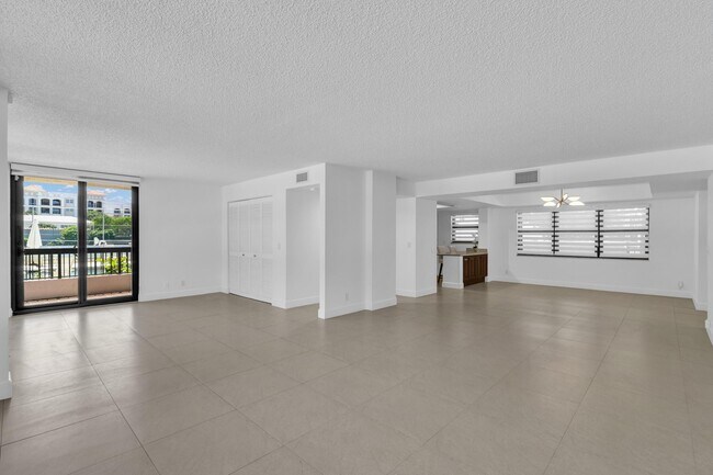 Building Photo - 277 N Ocean Blvd