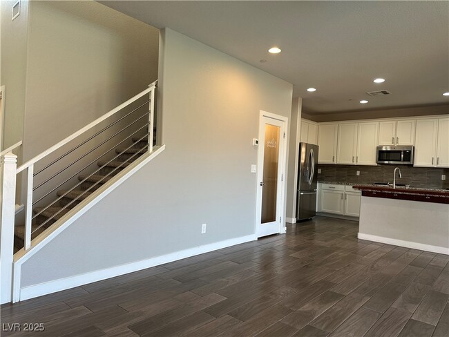 Building Photo - 111 Verde Rosa Dr