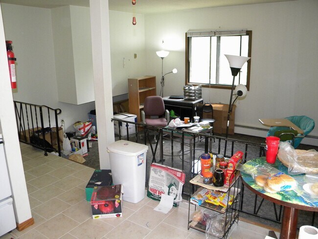 Interior Photo - 818-8TH