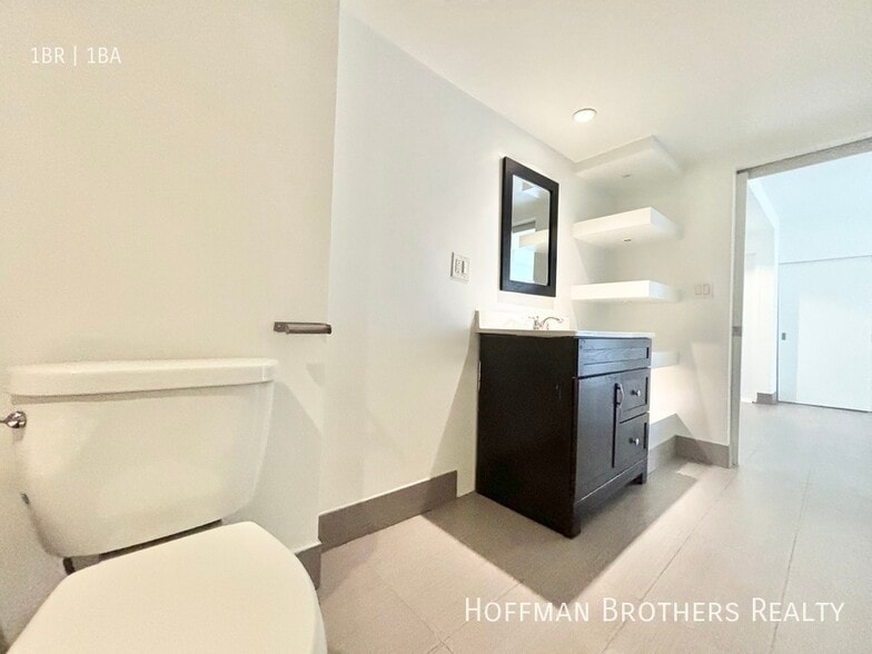 Building Photo - 3947 Los Feliz Blvd