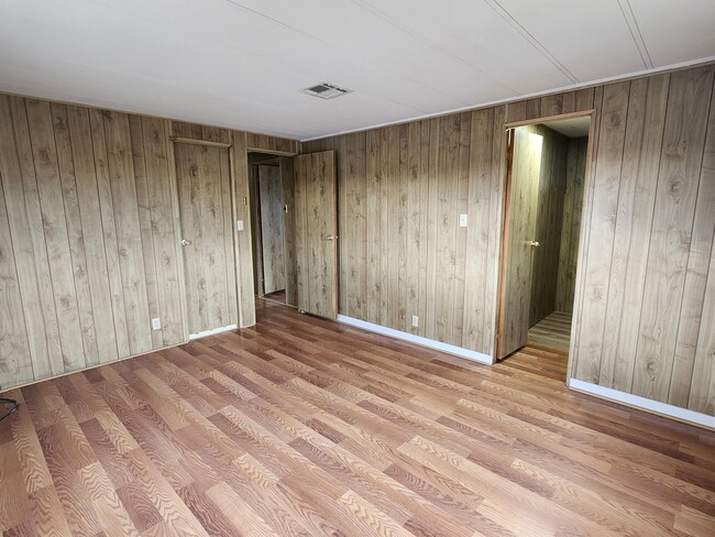 Building Photo - 1111 Hardy Ln