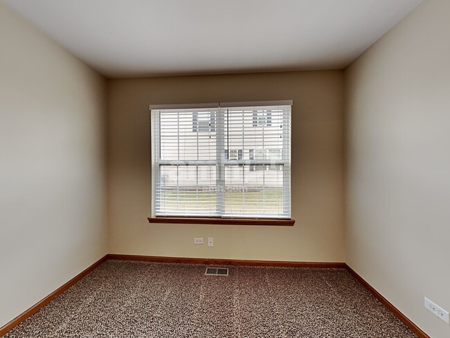 Building Photo - 255 Springwood Dr