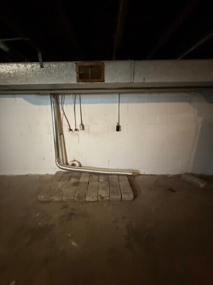 Building Photo - 5028 E New York St