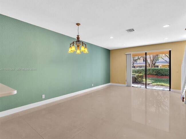 Building Photo - 3878 Tree Top Dr