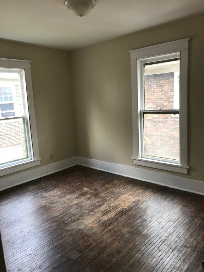 Building Photo - Beautiful 2 Bedroom,1 Bath Home in the Tan...