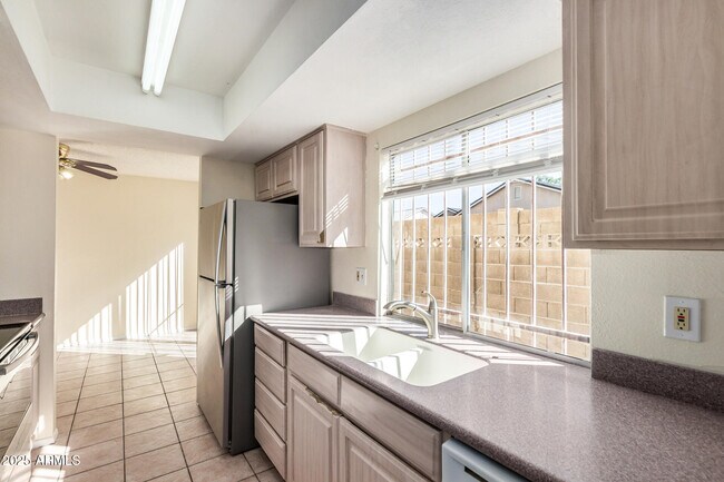 Building Photo - 16021 N 25th Dr