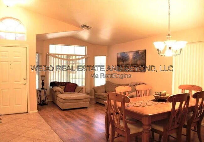 Building Photo - 687 E Baylor Ln
