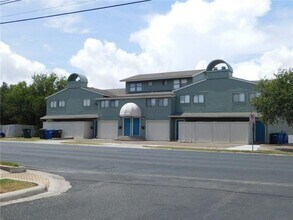 Building Photo - 2725-E Santa Fe Street