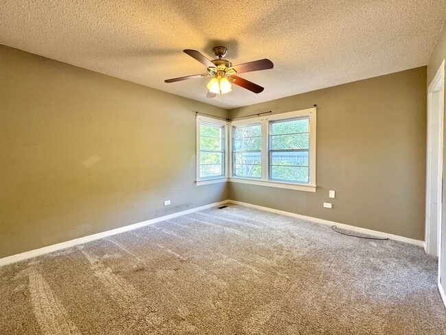 Building Photo - 3 Bedroom/2 Bath House in Batesville