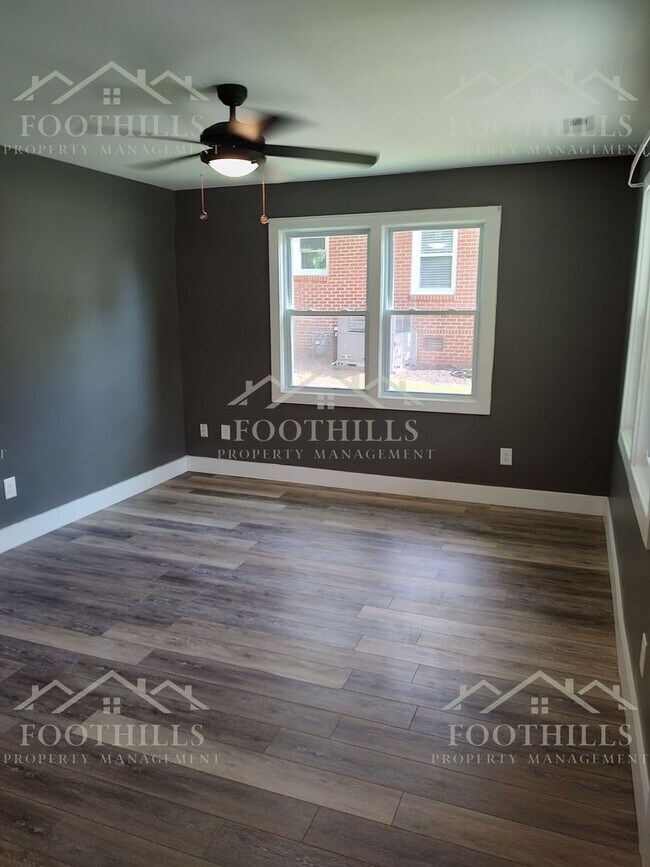 Building Photo - 4-Bedroom House off N Main St