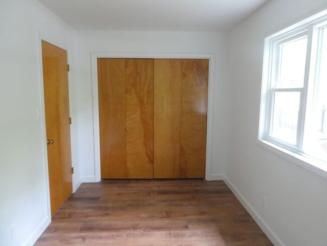 Building Photo - 3 Bedroom 2 Bath Home- Old South West