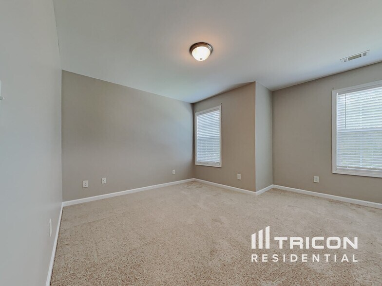 Building Photo - 3540 Stoney Creek Way