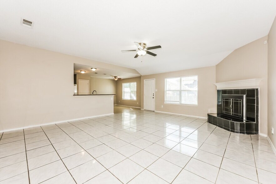 Building Photo - 617 St Eric Dr