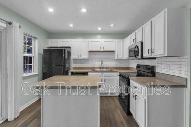 Building Photo - 303 Yellow Hawthorn Cir