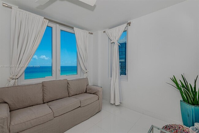 Building Photo - 2301 Collins Ave