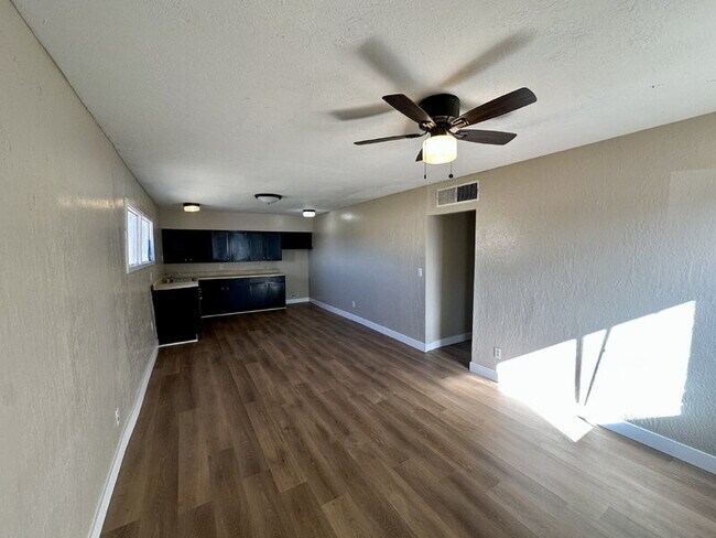 Building Photo - 372 W Northern Ave