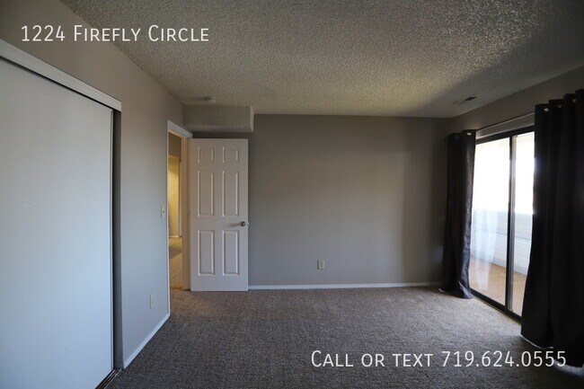 Building Photo - Fully Remodeled Condo