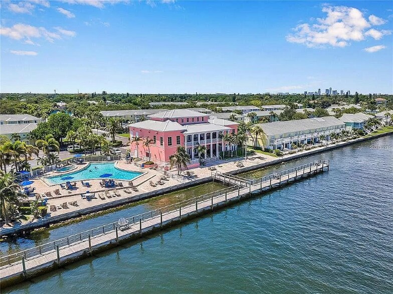 Building Photo - 5132 Beach Dr SE