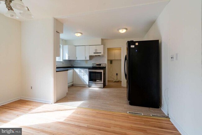 Building Photo - 1558 Specht Pl