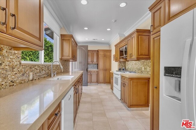 Building Photo - 5310 Leghorn Ave