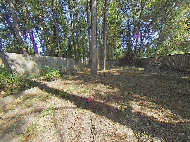 Building Photo - Duplex ~ Close to 9th Street ~ Pet Friendly