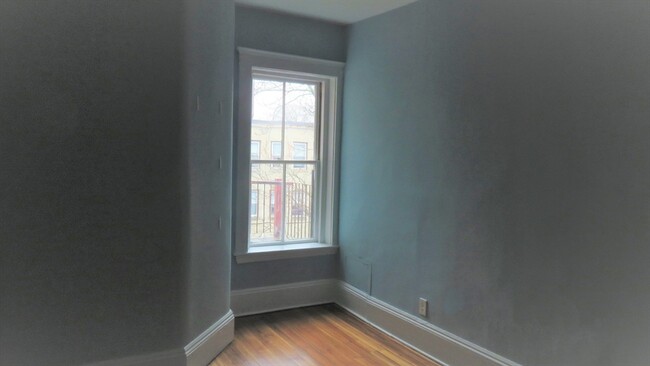 Building Photo - 39 Strathmore Rd