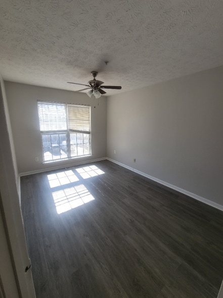 Building Photo - 1817 Triple Feather Rd