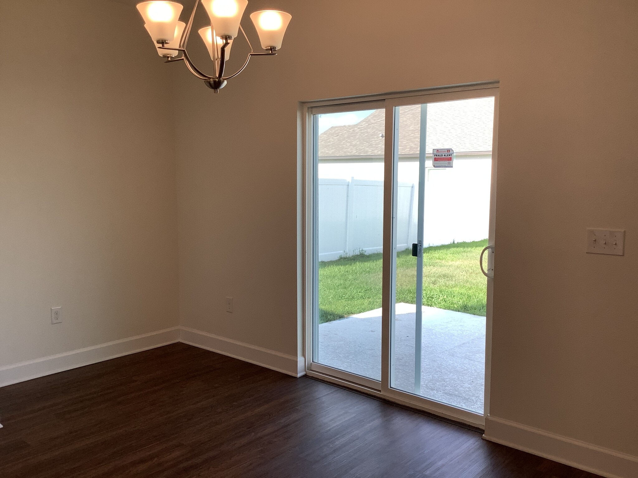 Building Photo - 4522 Birdsong Dr