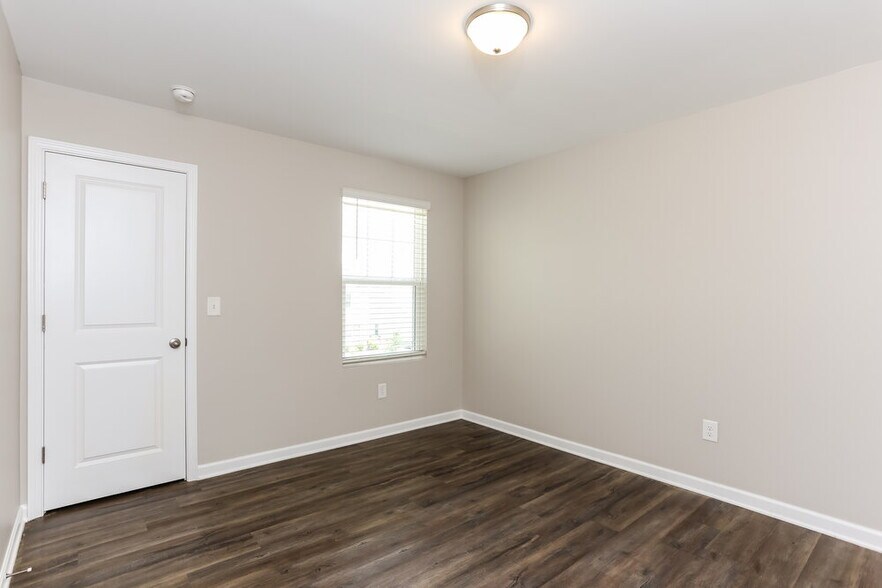 Building Photo - 3695 Place Dr