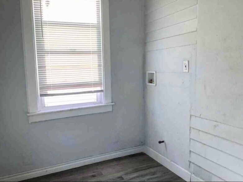 Building Photo - 8423 S Muskegon Ave