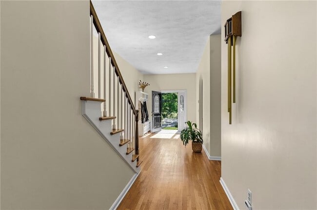 Building Photo - 80 Howland Rd
