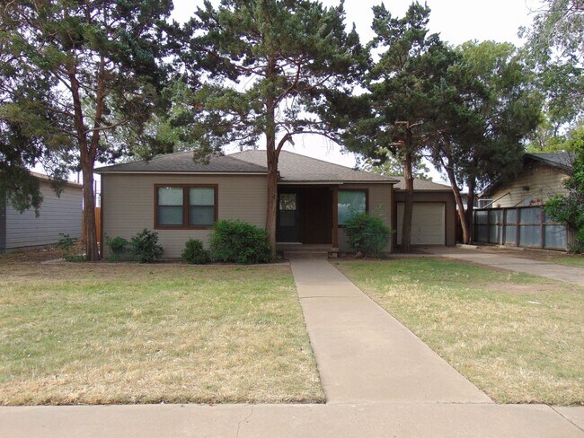 Primary Photo - PRE-LEASE NOW! AVAILABLE 6/13/25-2605 33rd...