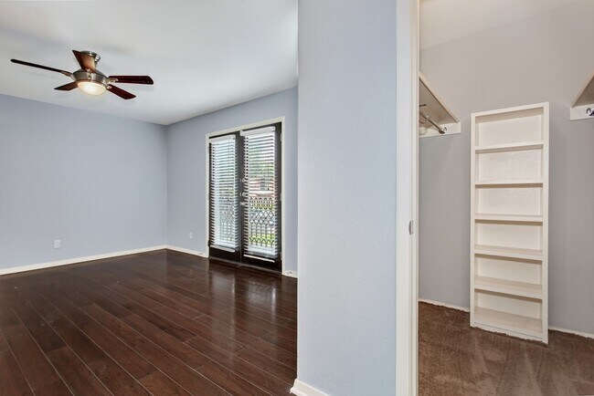Building Photo - 10205 Regal Oaks Dr