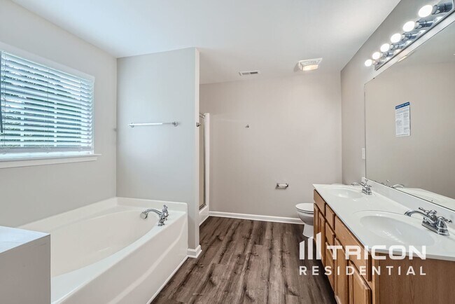 Building Photo - 2496 Ivy Creek Frd