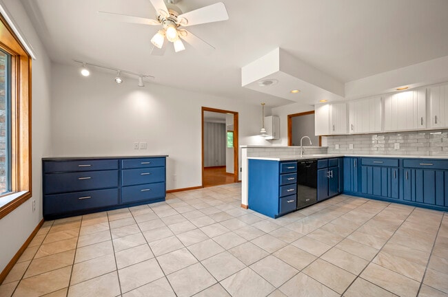 Building Photo - 26 Canter Ct