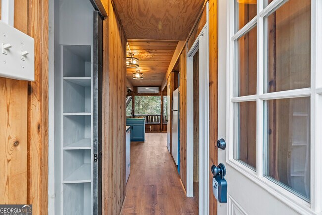 Building Photo - 290 Beaver Lodge Rd