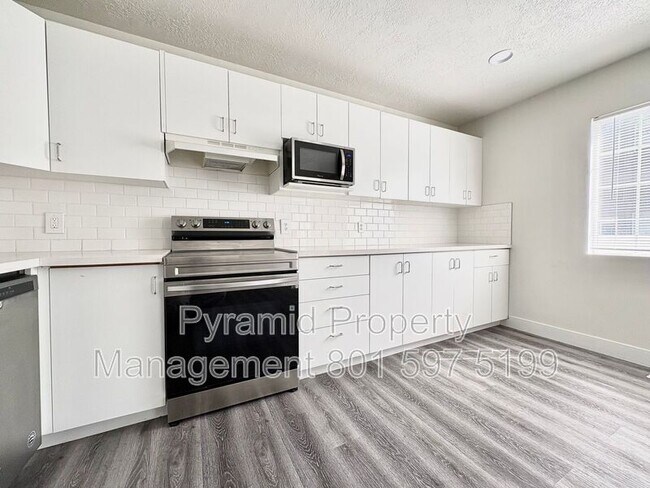 Building Photo - 3183 S 945 E