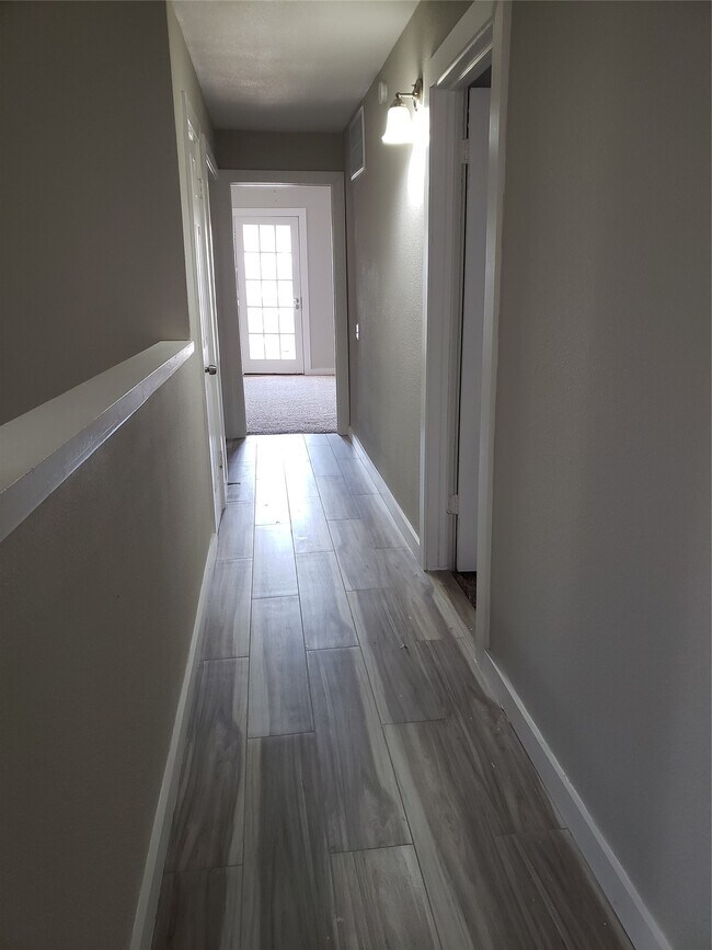 Building Photo - 11710 Southlake Dr