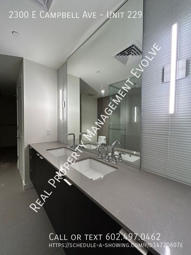 Building Photo - Luxurious Living In This High-end Condo! *...