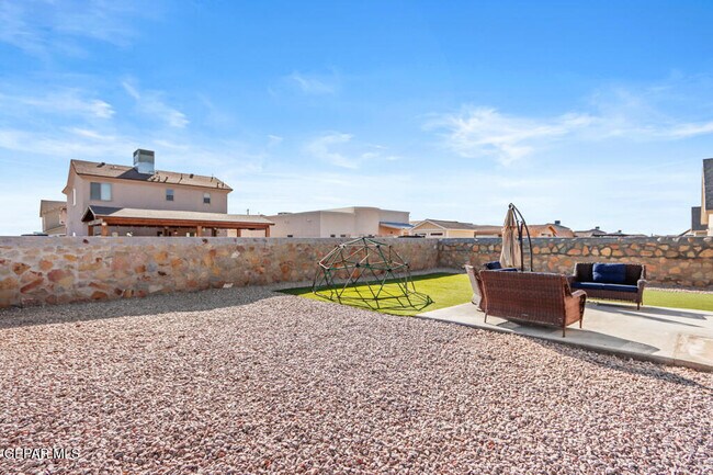 Building Photo - 13960 Lago Vista Ave