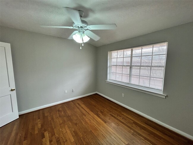 Building Photo - 1820 Binz St