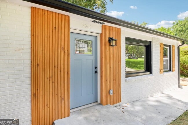 Building Photo - 2909 Diana Dr SW