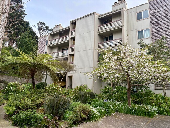 Building Photo - 349 Philip Dr
