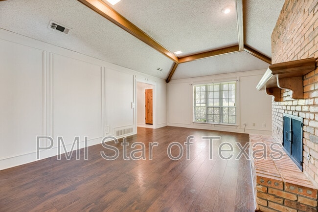 Building Photo - 2130 Teakwood Ln