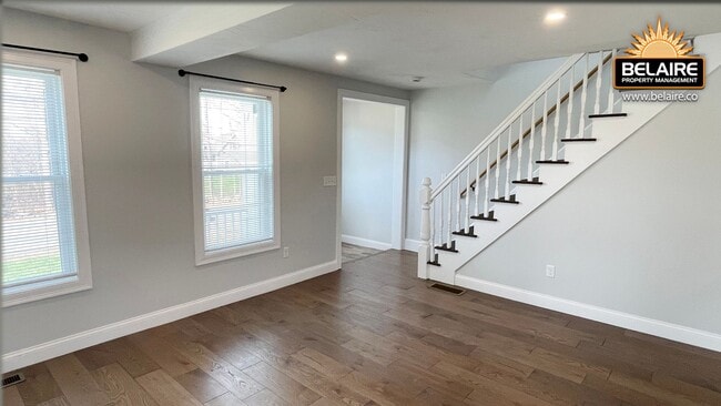 Building Photo - Cozy Country Living