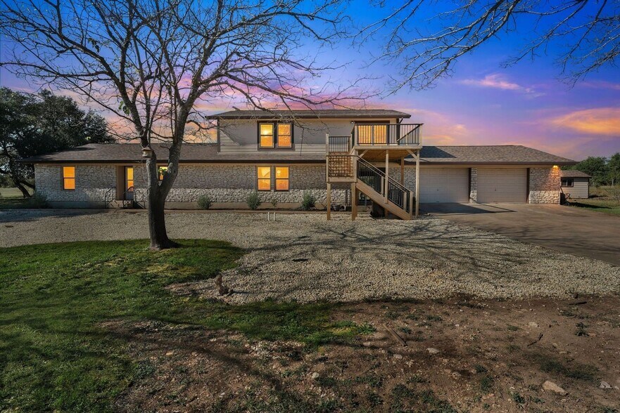 Building Photo - 16200 Round Mountain Rd