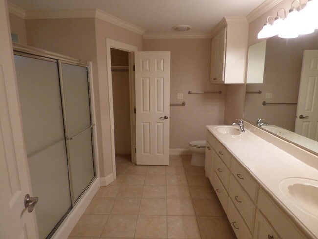 Building Photo - 636 St James Pl
