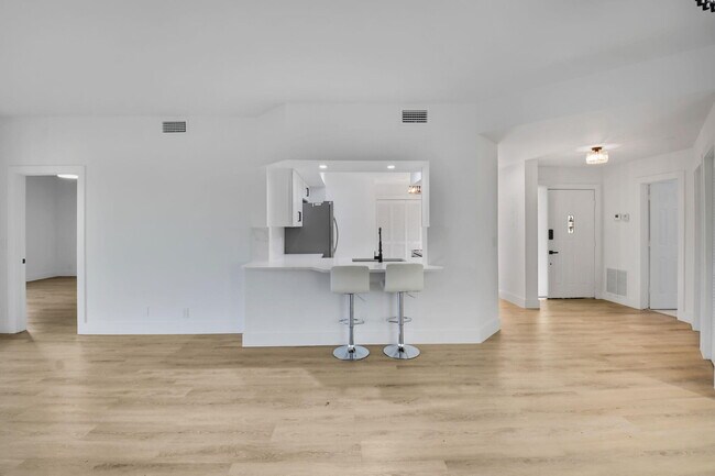 Building Photo - 7884 Seville Pl