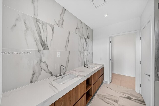 Building Photo - 1400 Biscayne Blvd