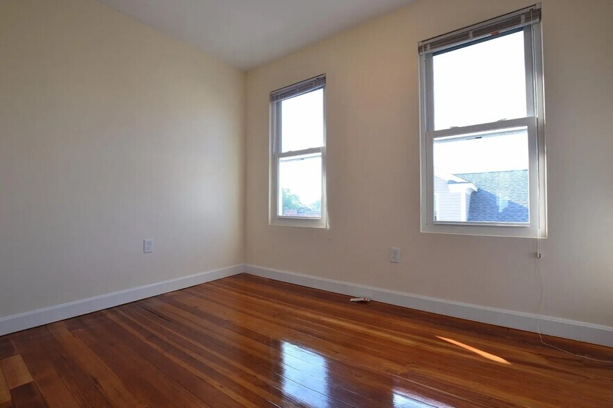 Building Photo - 23 Weitz St